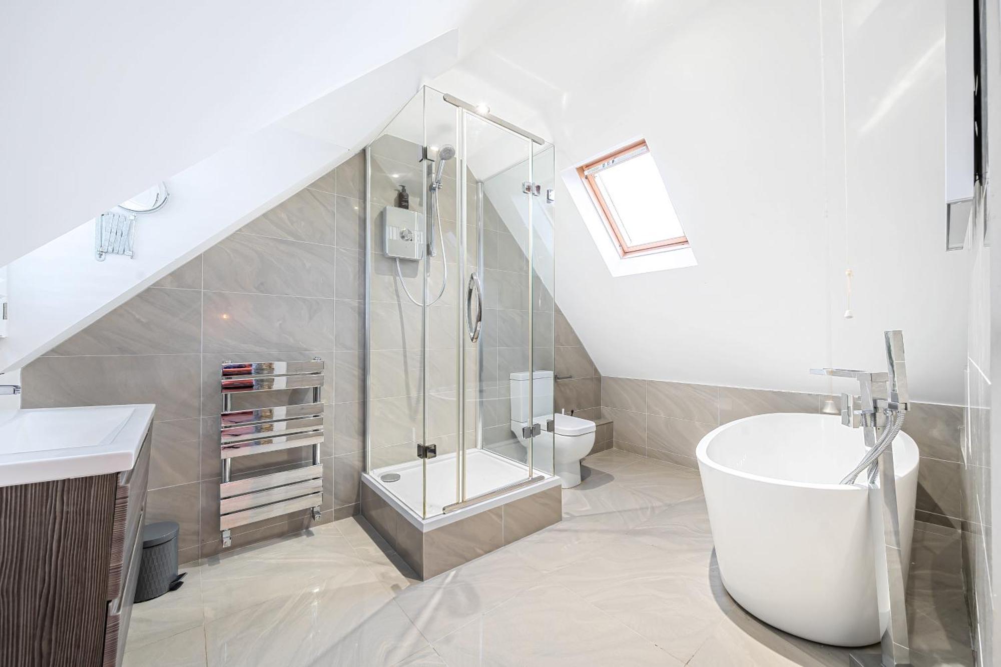 Luxurious & Modern On-the-beach Family Retreat Holiday home *