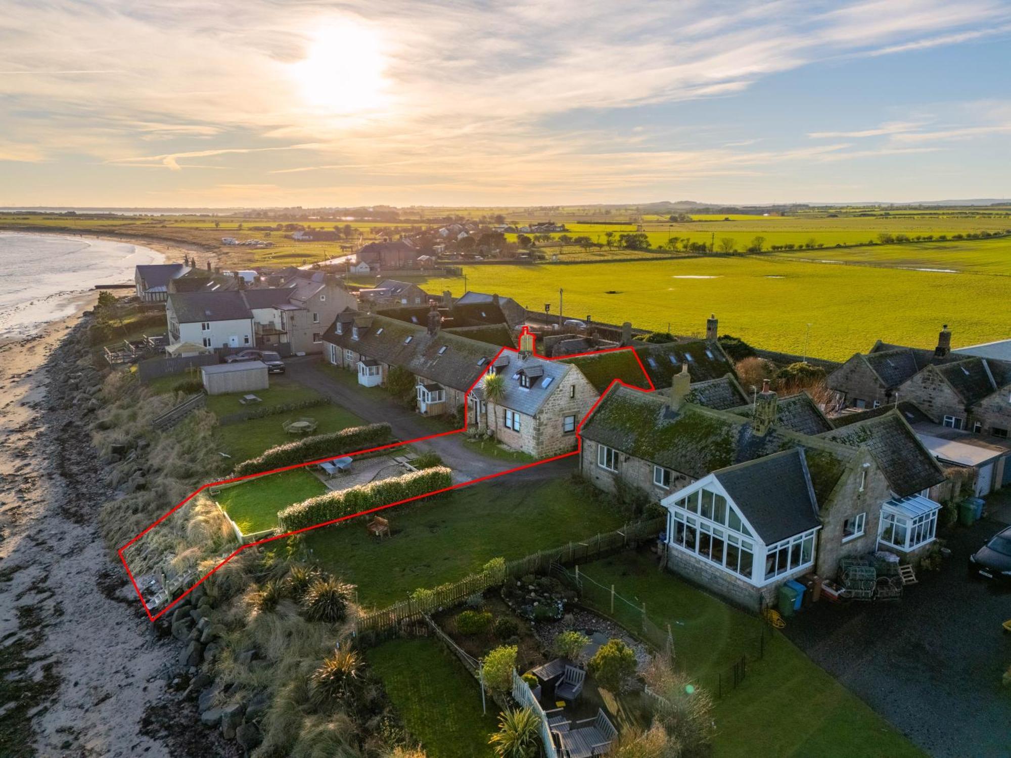 Luxurious & Modern On-the-beach Family Retreat Holiday home *